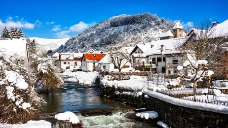 Una villa detenida en el tiempo thumbnail