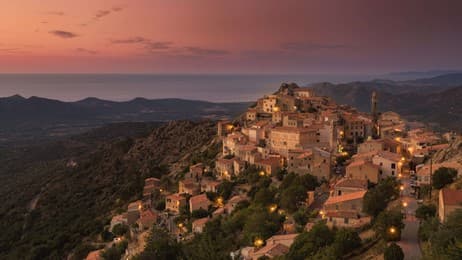 Quand le soir embrasse la montagne corse thumbnail