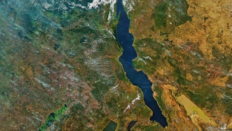 当水划出界线 thumbnail